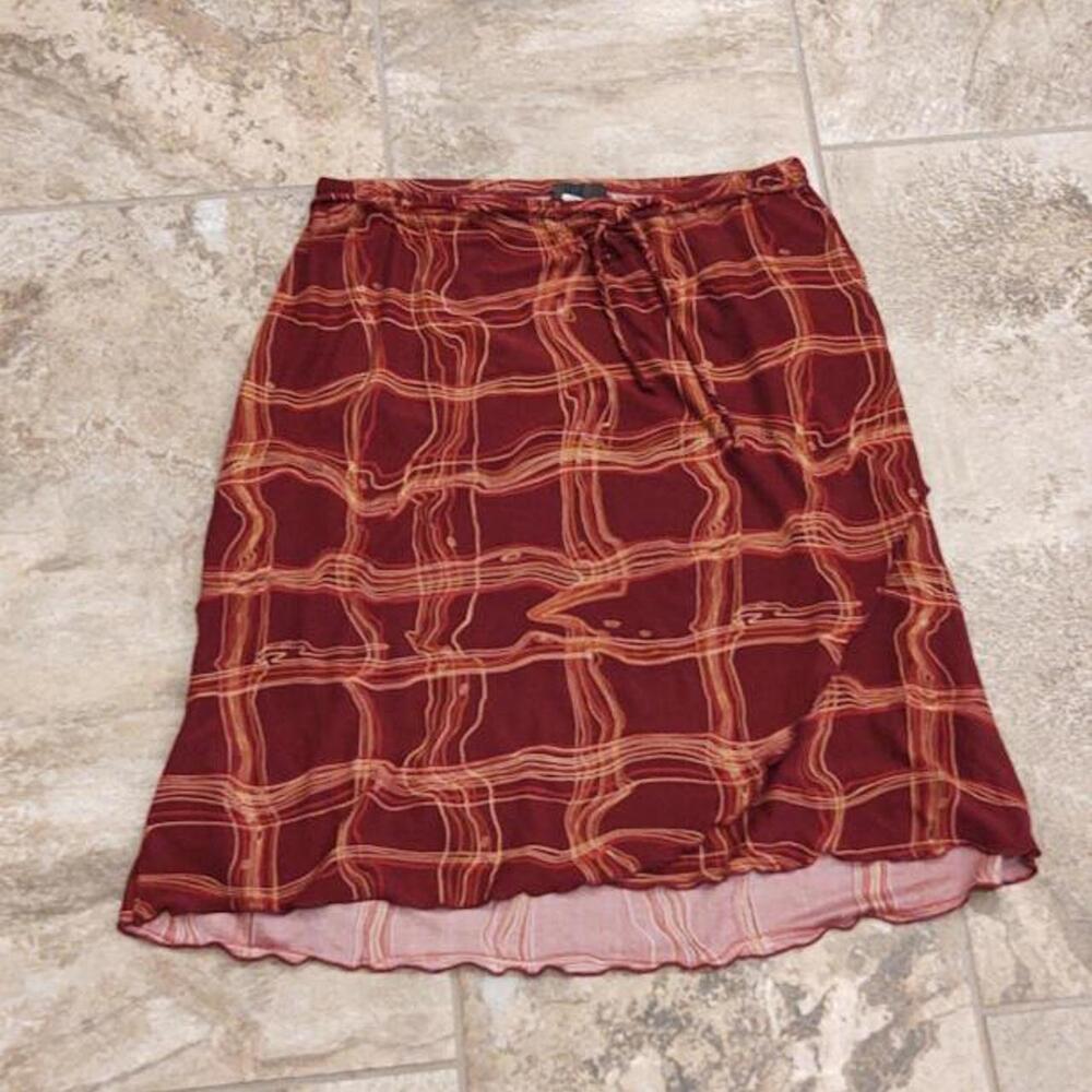 Cute 2000s Red wavy distorted plaid midi skirt